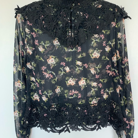 Stunning flowy black lace blouse - Picture 2 of 3